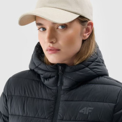 4F Dámska zatepľovacia bunda s recyklovanou výplňou - čierna 4F Dámska zatepľovacia bunda s recyklovanou výplňou - čierna